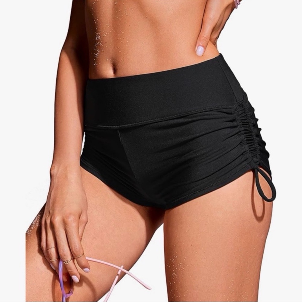 CRZ YOGA Ruched Side Board Shorts for Women Size Medium